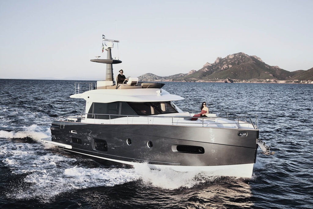 Motor yacht - Azimut Magellano 53 