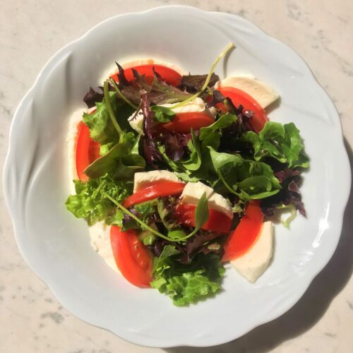 Festive Salad : green salad, radicchio, tomatoes, mozzarella cheese